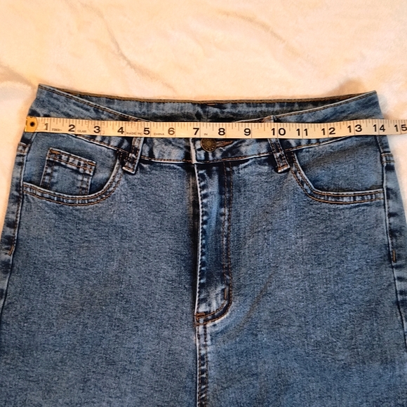 GYK, high-wasted super stretch fit and flare jeans. - Picture 5 of 10